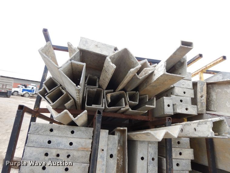 image for item HP9505 2000 Starlite  concrete form trailer