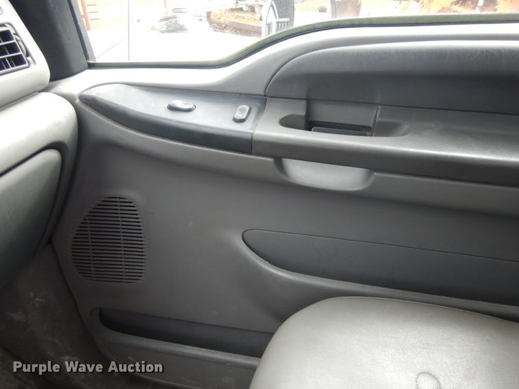 image for item HP9556 2006 Ford F750  flatbed truck