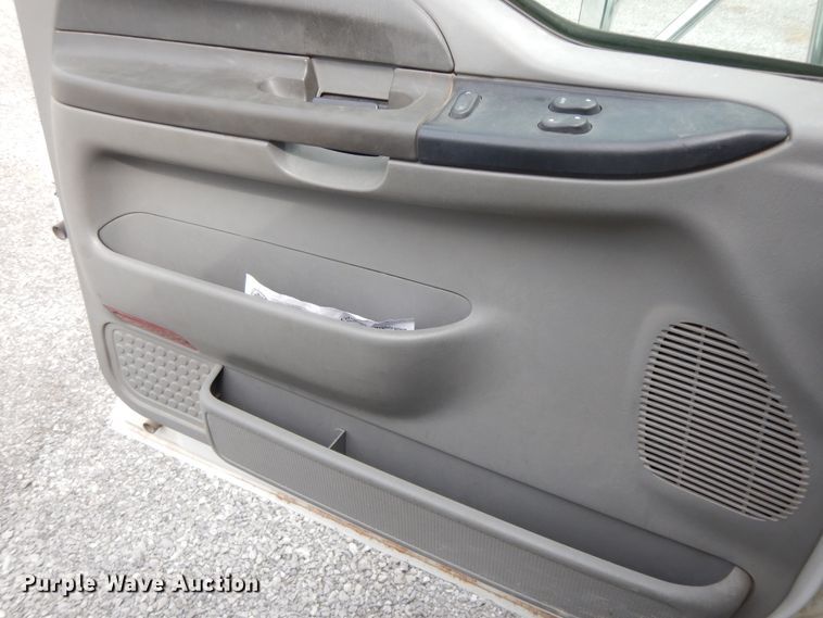 image for item HP9556 2006 Ford F750  flatbed truck