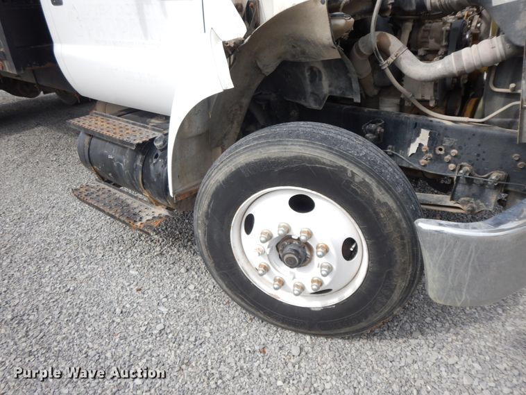 image for item HP9556 2006 Ford F750  flatbed truck