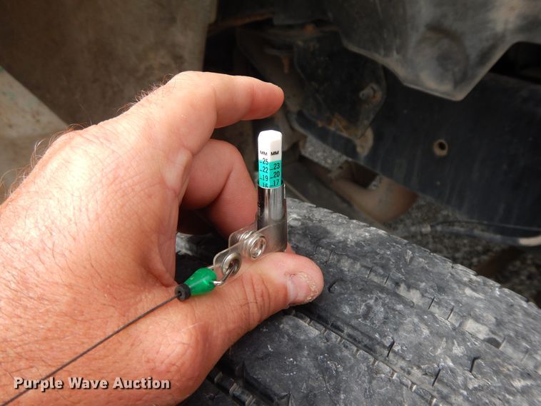 image for item HP9556 2006 Ford F750  flatbed truck