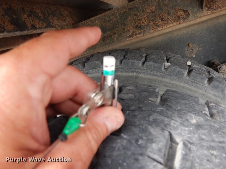 image for item HP9556 2006 Ford F750  flatbed truck