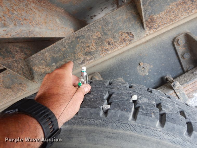 image for item HP9556 2006 Ford F750  flatbed truck