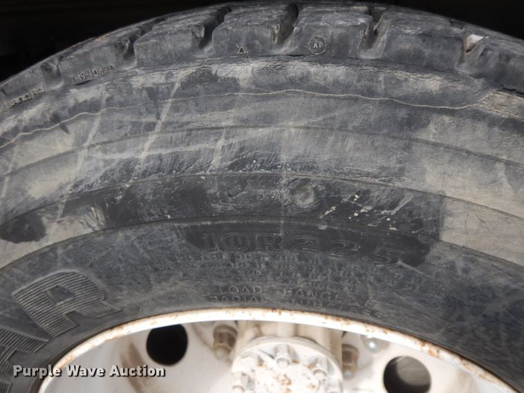 image for item HP9556 2006 Ford F750  flatbed truck