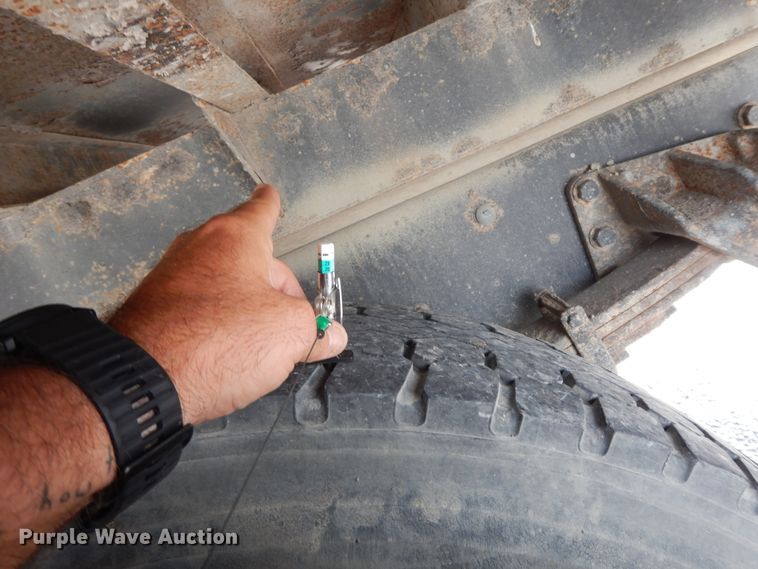 image for item HP9556 2006 Ford F750  flatbed truck