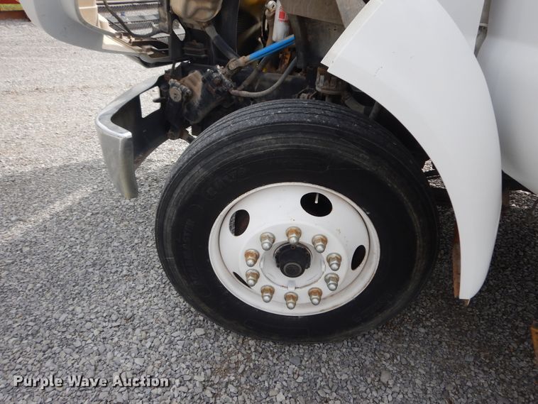 image for item HP9556 2006 Ford F750  flatbed truck