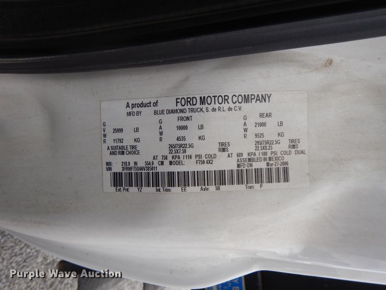 image for item HP9556 2006 Ford F750  flatbed truck