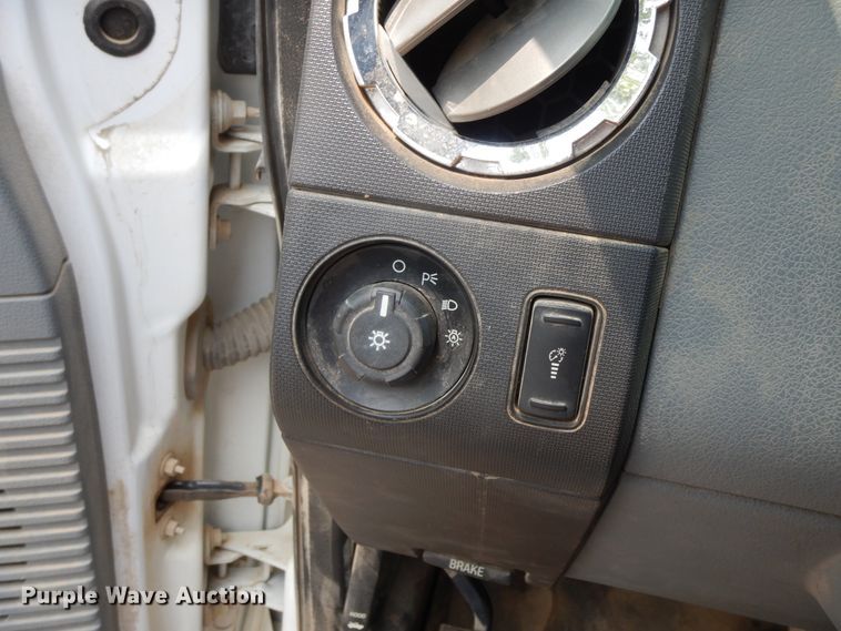 image for item HP9575 2012 Ford F550  SuperCab flatbed truck