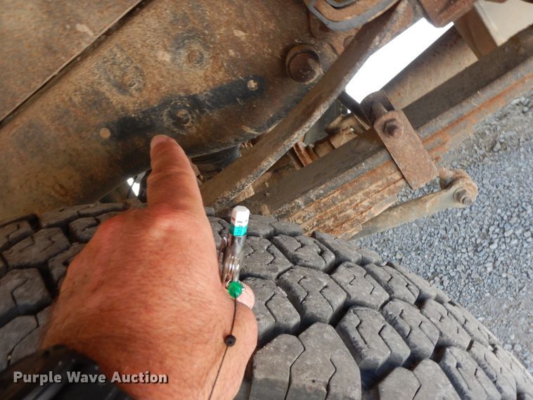 image for item HP9575 2012 Ford F550  SuperCab flatbed truck