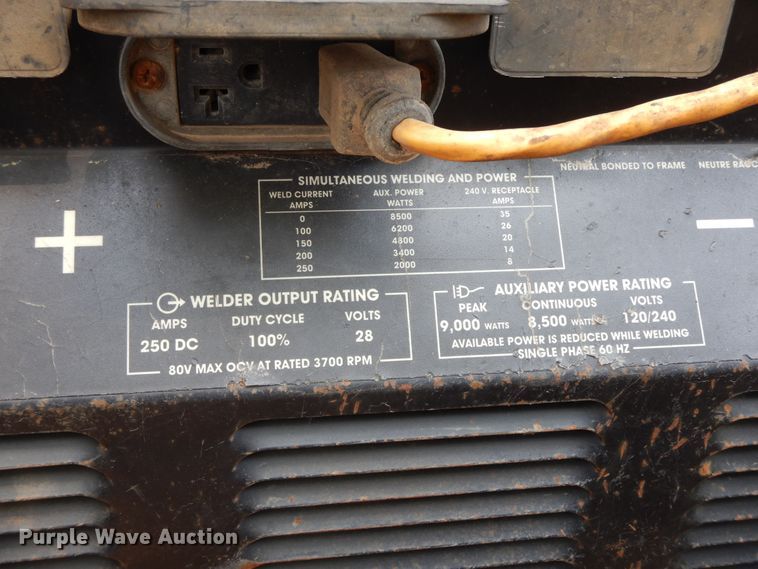 image for item HP9575 2012 Ford F550  SuperCab flatbed truck