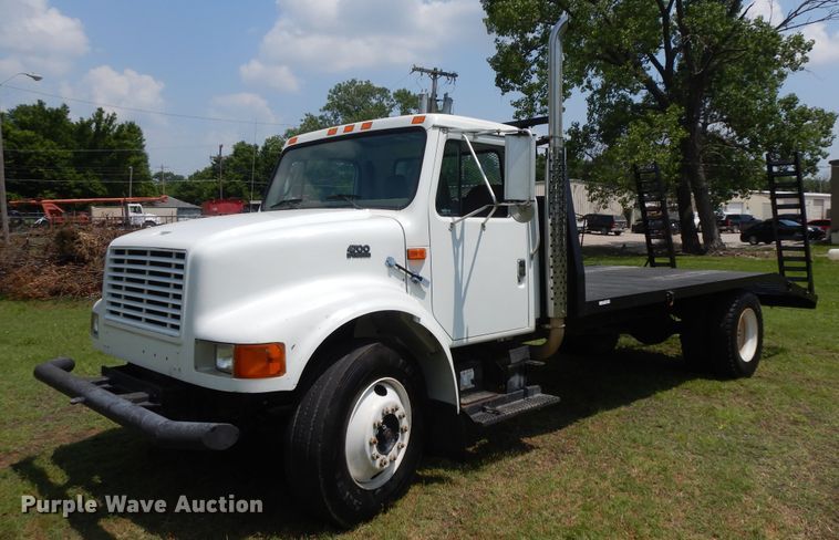image for item HP9580 1999 International 4700  flatbed truck