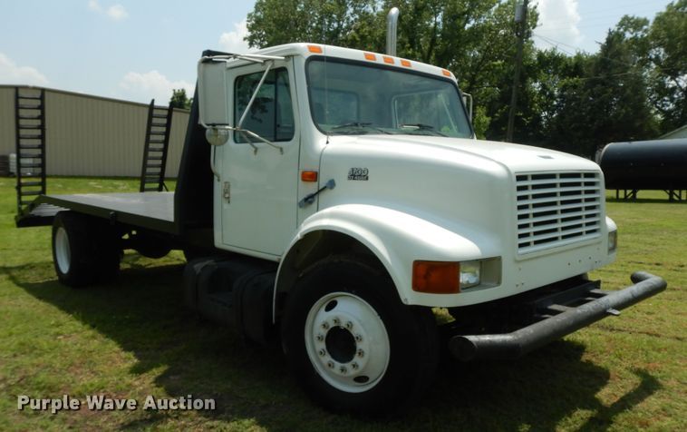 image for item HP9580 1999 International 4700  flatbed truck