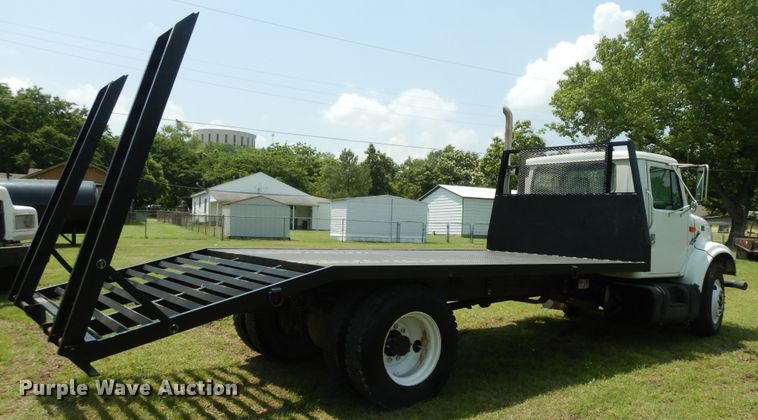 image for item HP9580 1999 International 4700  flatbed truck