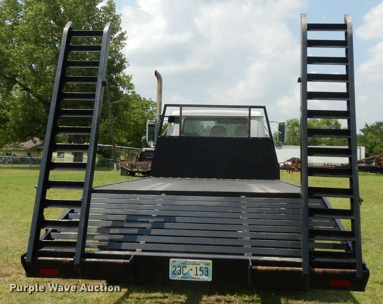 image for item HP9580 1999 International 4700  flatbed truck