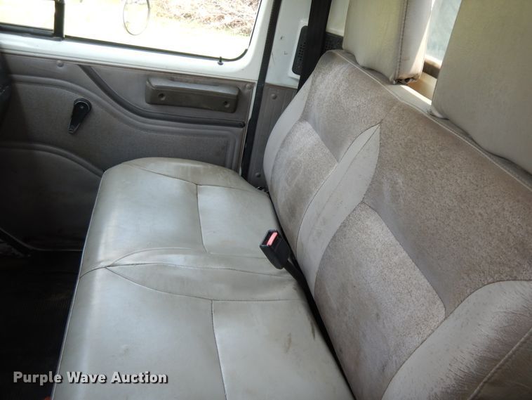 image for item HP9580 1999 International 4700  flatbed truck