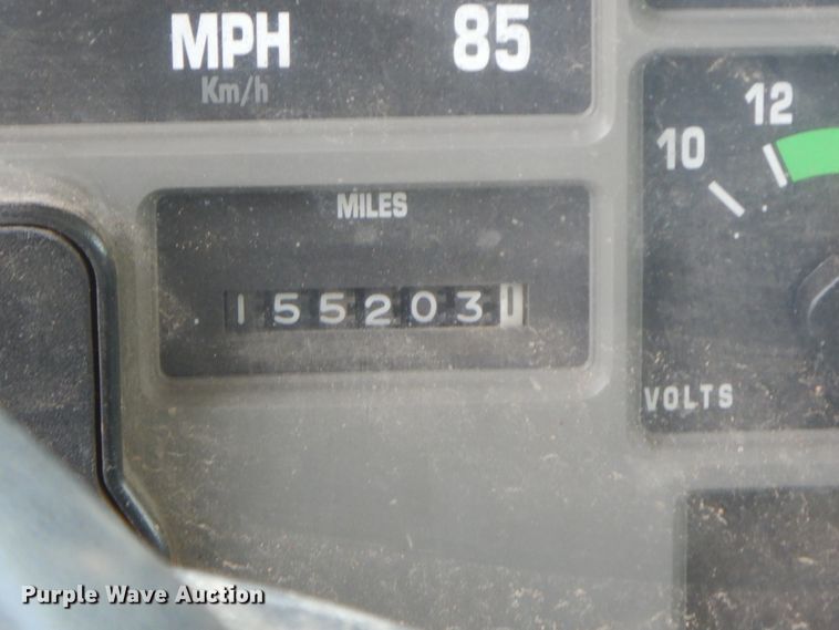 image for item HP9580 1999 International 4700  flatbed truck