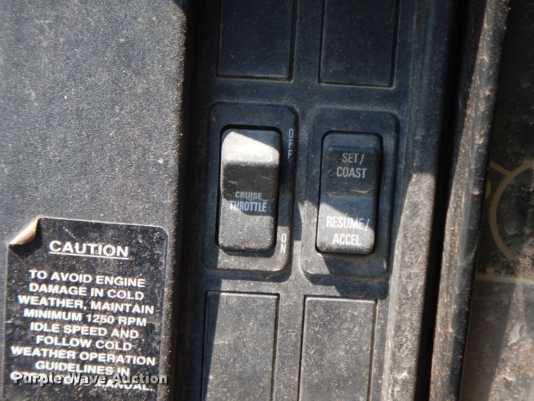 image for item HP9580 1999 International 4700  flatbed truck