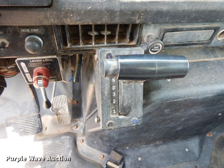 image for item HP9580 1999 International 4700  flatbed truck