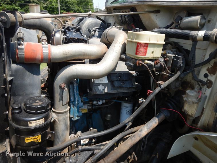 image for item HP9580 1999 International 4700  flatbed truck