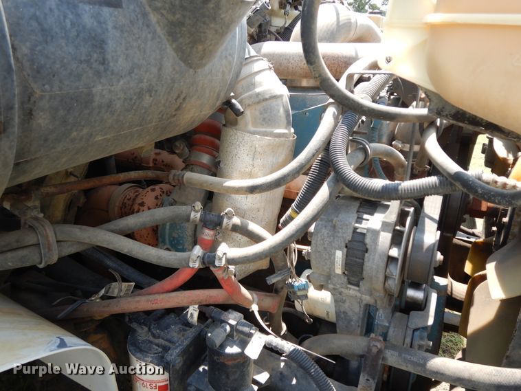 image for item HP9580 1999 International 4700  flatbed truck