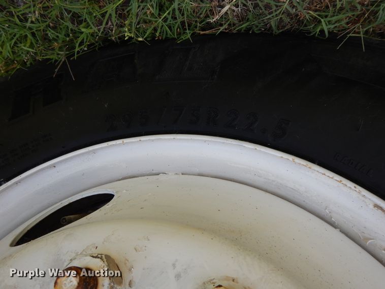 image for item HP9580 1999 International 4700  flatbed truck