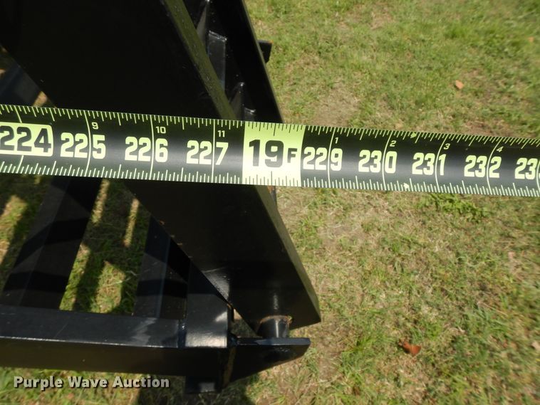 image for item HP9580 1999 International 4700  flatbed truck