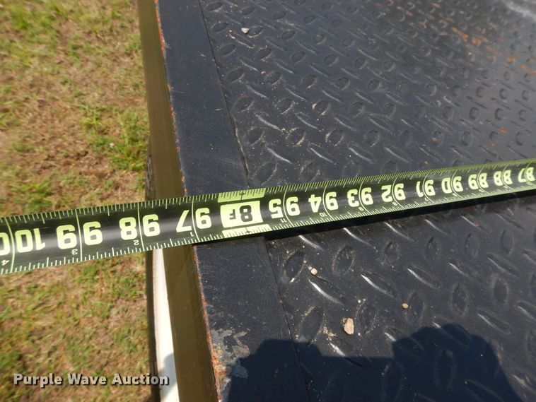 image for item HP9580 1999 International 4700  flatbed truck