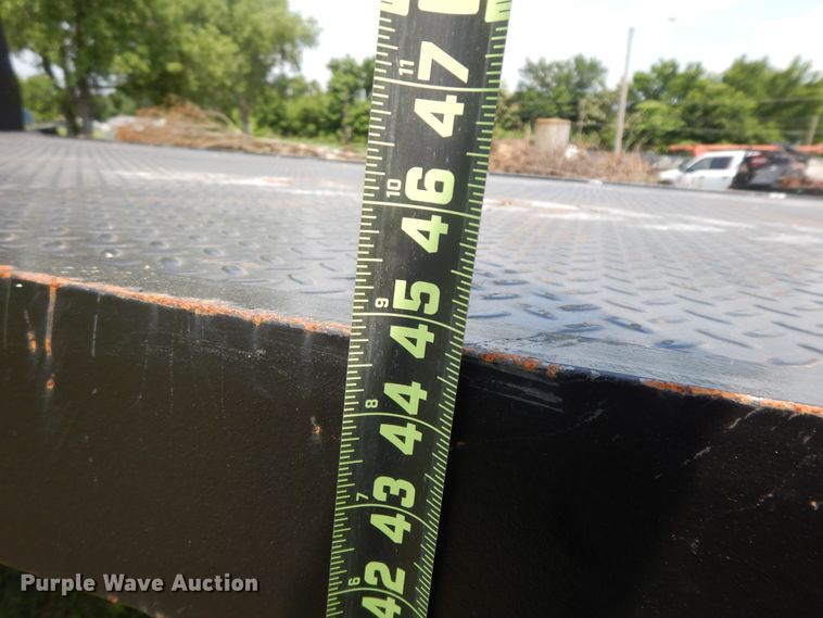 image for item HP9580 1999 International 4700  flatbed truck