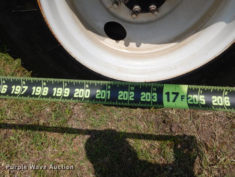 image for item HP9580 1999 International 4700  flatbed truck