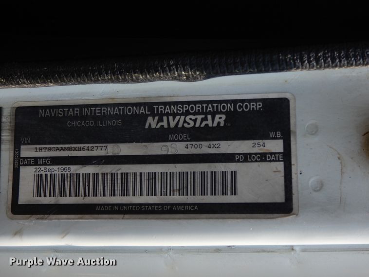 image for item HP9580 1999 International 4700  flatbed truck