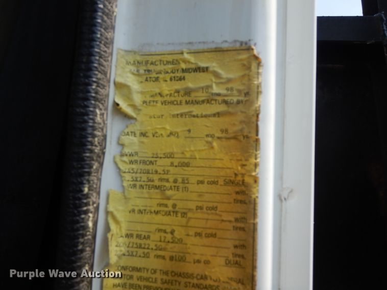 image for item HP9580 1999 International 4700  flatbed truck