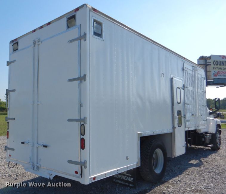 image for item HT9283 2007 GMC C7500  delivery truck