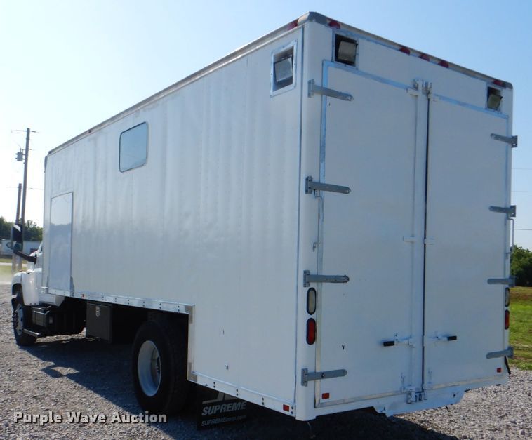 image for item HT9283 2007 GMC C7500  delivery truck