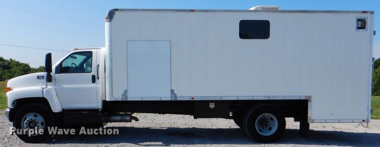 image for item HT9283 2007 GMC C7500  delivery truck