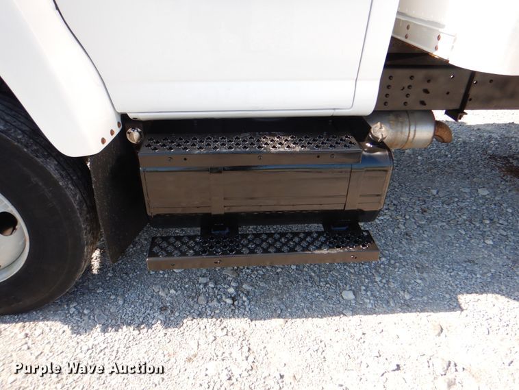 image for item HT9283 2007 GMC C7500  delivery truck