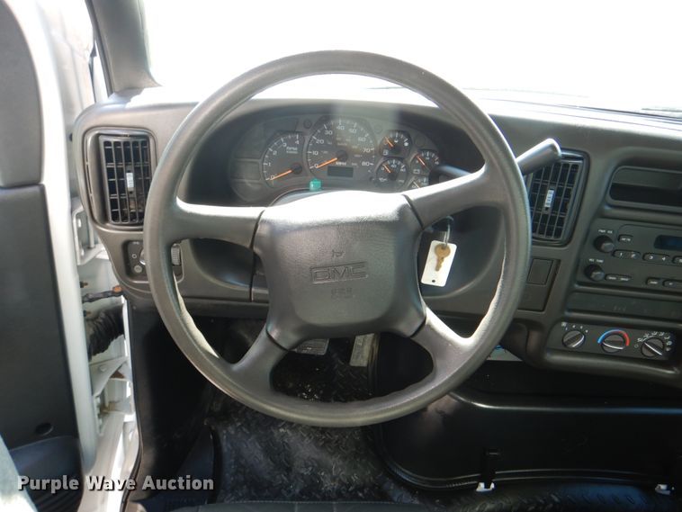 image for item HT9283 2007 GMC C7500  delivery truck