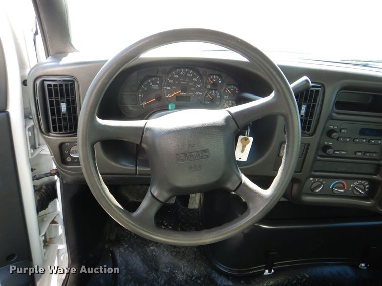 image for item HT9283 2007 GMC C7500  delivery truck