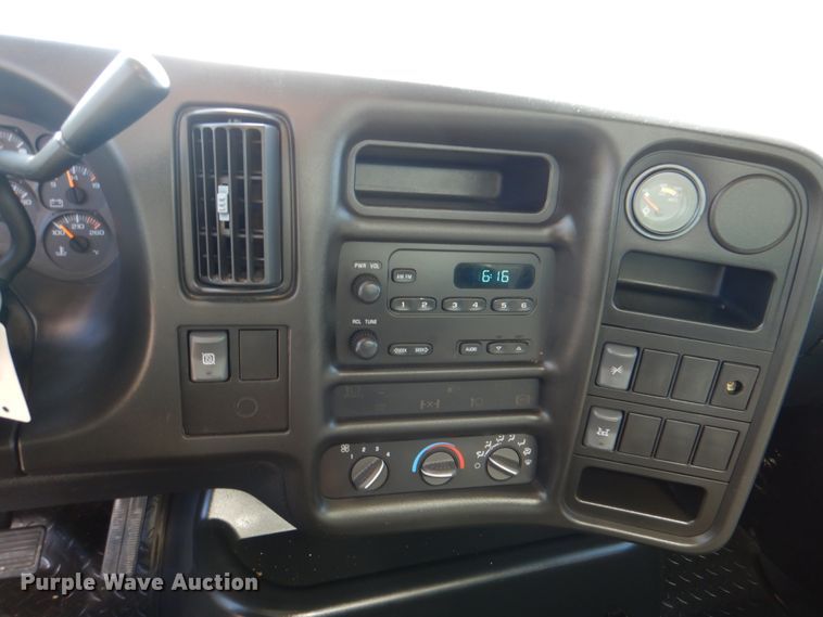 image for item HT9283 2007 GMC C7500  delivery truck