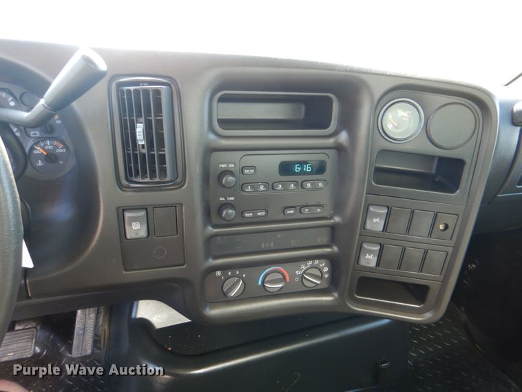 image for item HT9283 2007 GMC C7500  delivery truck