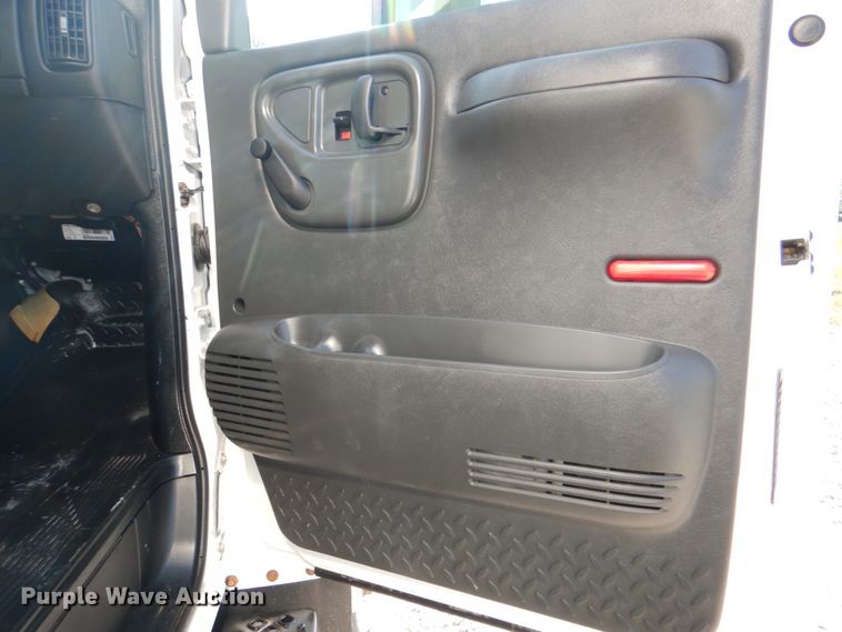 image for item HT9283 2007 GMC C7500  delivery truck