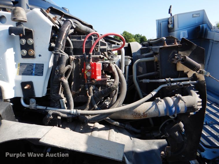 image for item HT9283 2007 GMC C7500  delivery truck