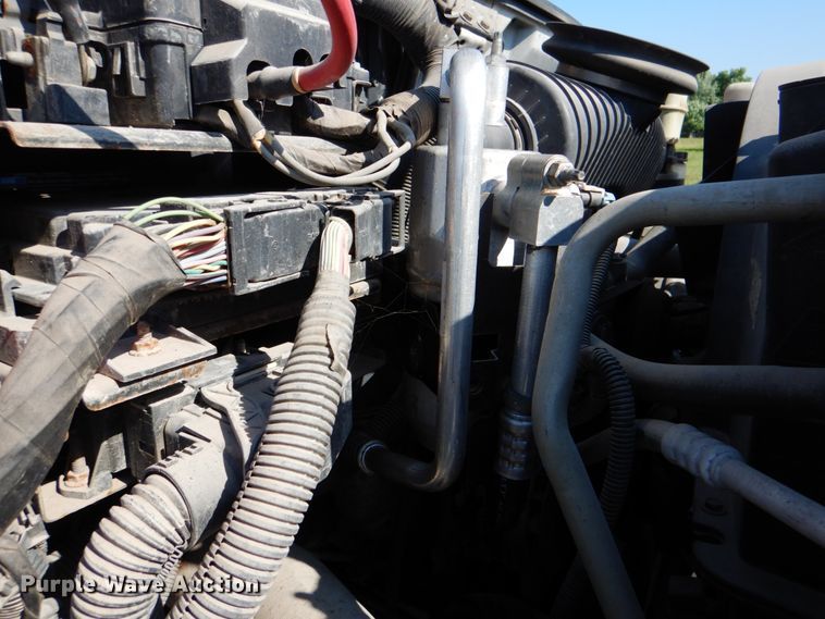 image for item HT9283 2007 GMC C7500  delivery truck