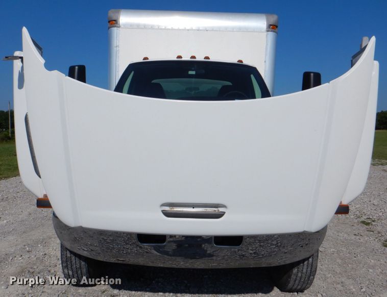 image for item HT9283 2007 GMC C7500  delivery truck