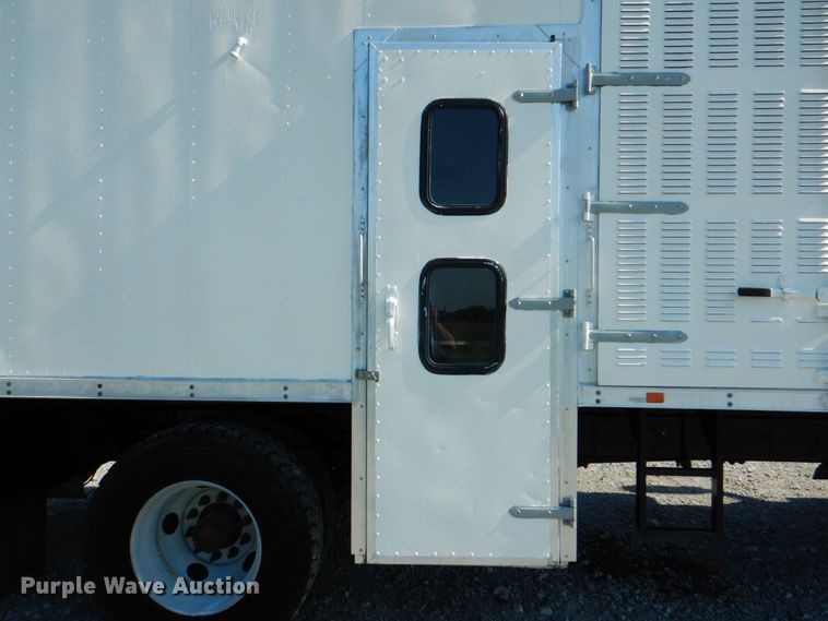 image for item HT9283 2007 GMC C7500  delivery truck