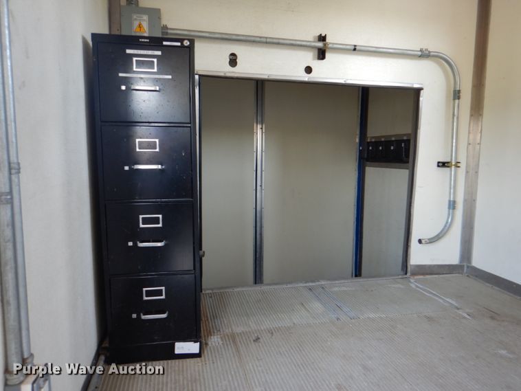 image for item HT9283 2007 GMC C7500  delivery truck