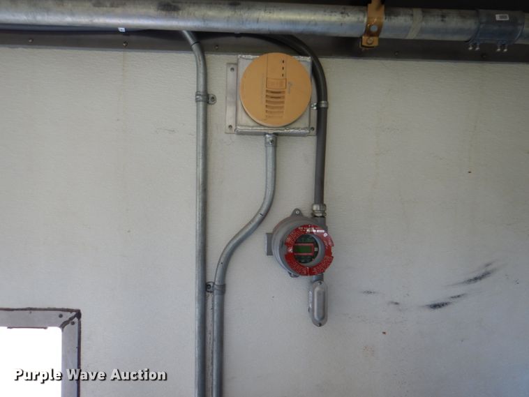 image for item HT9283 2007 GMC C7500  delivery truck