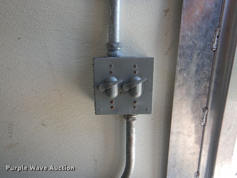 image for item HT9283 2007 GMC C7500  delivery truck