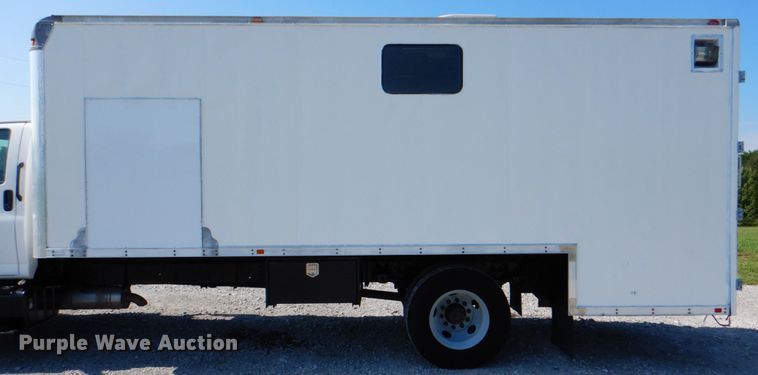 image for item HT9283 2007 GMC C7500  delivery truck