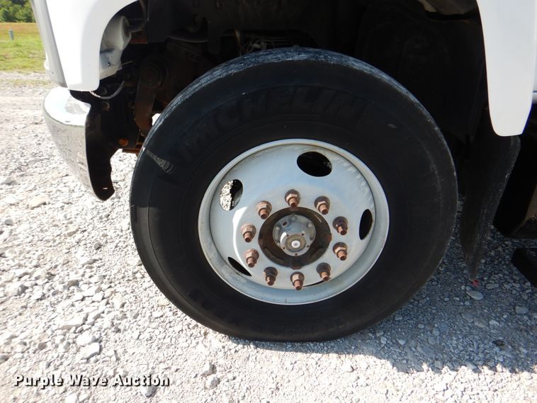 image for item HT9283 2007 GMC C7500  delivery truck