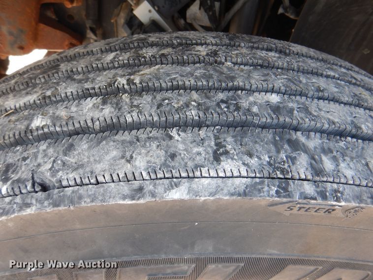 image for item HT9283 2007 GMC C7500  delivery truck